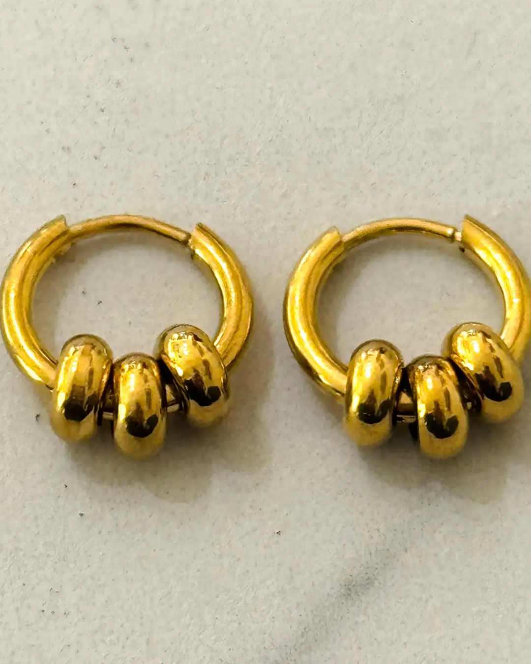 Boucles d'oreilles créoles avec trois boules amovibles