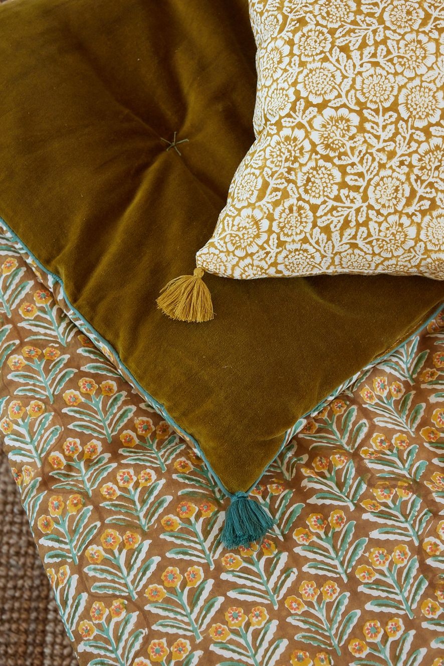Sofa cover Mahal bronze | Bonheur du Jour | Détail 2 | Beluga Boutique