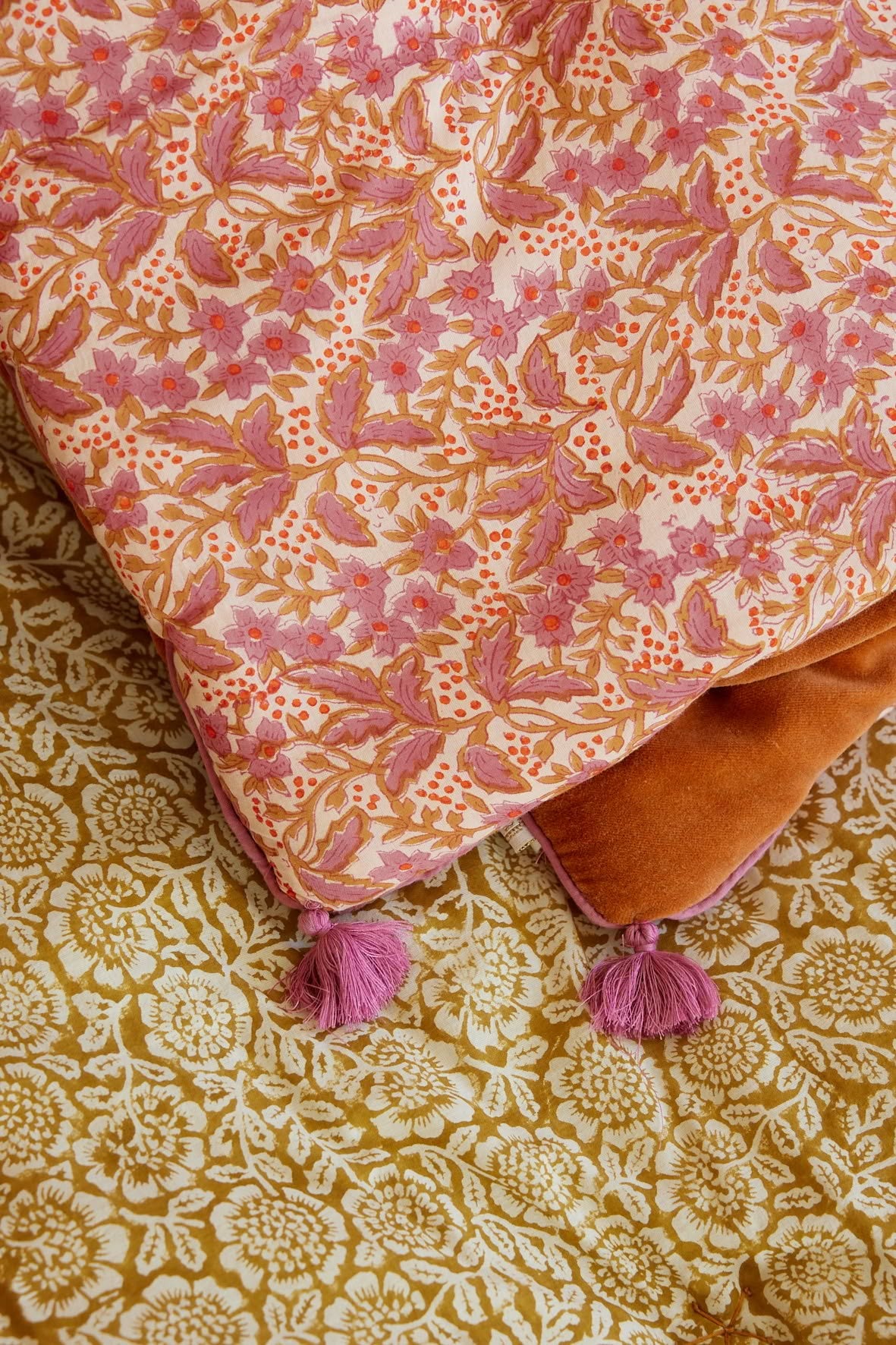 Sofa cover Nalini rose | Bonheur du Jour | Détail 2 | Beluga Boutique